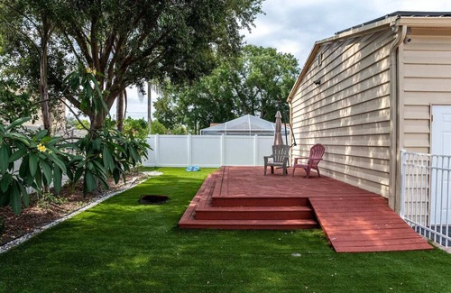 Sun Bay South House | Inviting Home in South Tampa with Amazing Backyard Oasis
