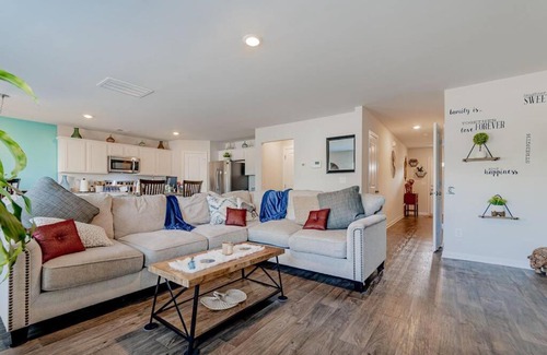West Columbia House | Inviting 4-Bedroom Home near USC and Downtown West Columbia