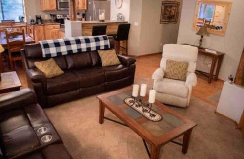 Show Low Apartment | Inviting White Mountain Escape: Pet-Friendly Family Retreat
