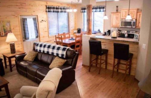 Show Low Apartment | Inviting White Mountain Escape: Pet-Friendly Family Retreat