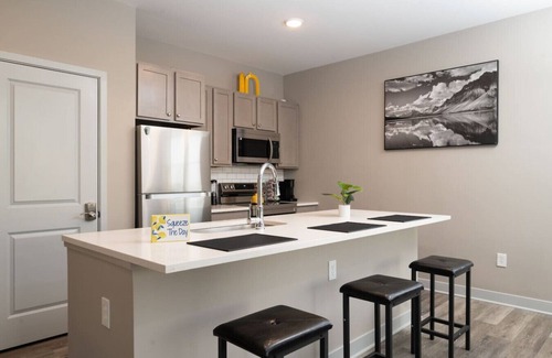 Whitestown Apartment | Cozy Whitestown 2BR Sunset Haven