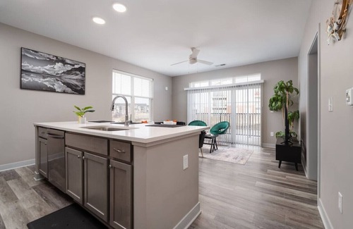 Whitestown Apartment | Cozy Whitestown 2BR Sunset Haven