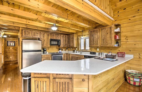 New Market House | Pet-Friendly Log Home with Perfect 10/10 Guest Rating!