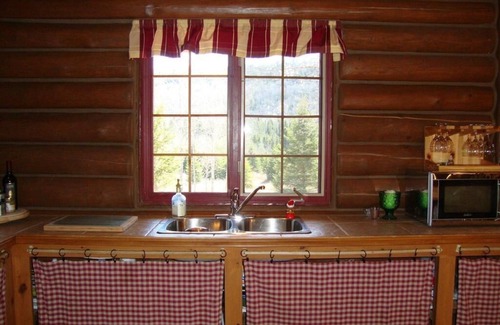 Saint-Michel-des-Saints House | Adventure Awaits: Steps from Trails & Beaches, Rated 9.8