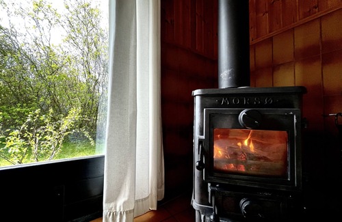 Melby Cottage | Charming Wooden Cottage with Kitchen Near Copenhagen
