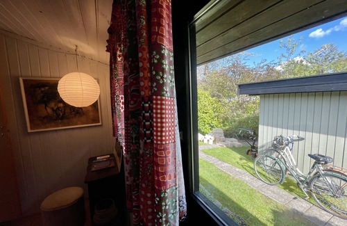 Melby Cottage | Charming Wooden Cottage with Kitchen Near Copenhagen