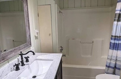 Au Gres Cottage | Cozy Woodside Lake Escape minutes from Lake Huron