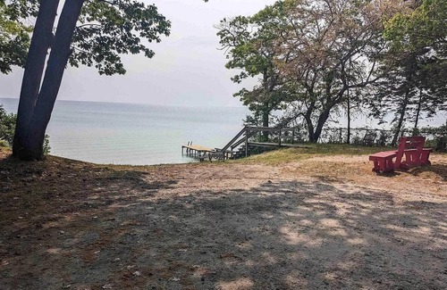 Au Gres Cottage | Cozy Woodside Lake Escape minutes from Lake Huron