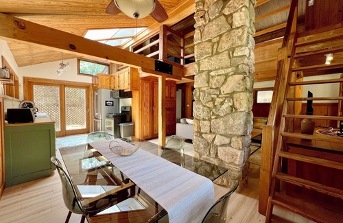 Dripping Springs Cabin | Inviting Woodsy Cabin Retreat, Near Downtown Dripping Springs