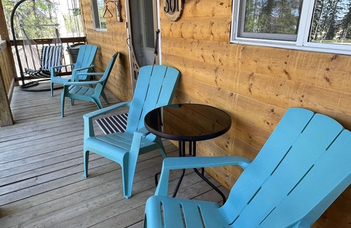 Buck Lake Cabin | Charming Cabin Retreat Steps from the Lake – Rated 9.8/10