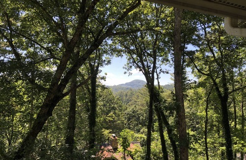 Mirror Lake Cottage | Highlands/Mirror Lake Retreat: Scenic Views & Top Amenities