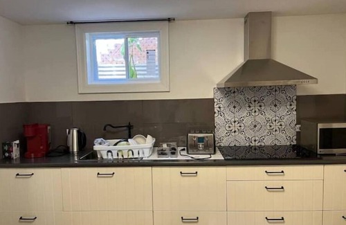 Richmond Hill Apartment | cozy1bedroom Guest suite(1queen bed+1 double Sofa bed,1floor mattress (5Guests)