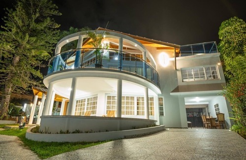 Jarabacoa Villa | cozy4-bedroom villa in tranquil Jarabacoa with WiFi, AC