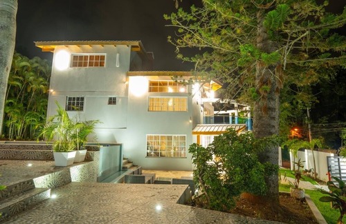 Jarabacoa Villa | cozy4-bedroom villa in tranquil Jarabacoa with WiFi, AC