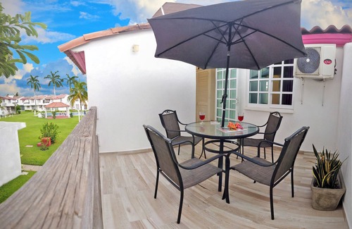 Granjas del Marques Villa | Beautiful Beach House with Pool and Ocean View Amenities