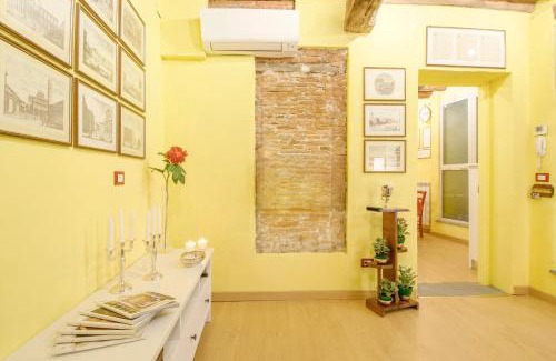 Lucca Historical Center Apartment | Charming CozyBricks: Historic Lucca Apartments with Ocean Views