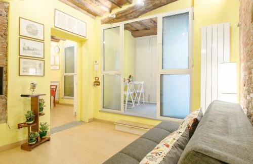Lucca Historical Center Apartment | Charming CozyBricks: Historic Lucca Apartments with Ocean Views
