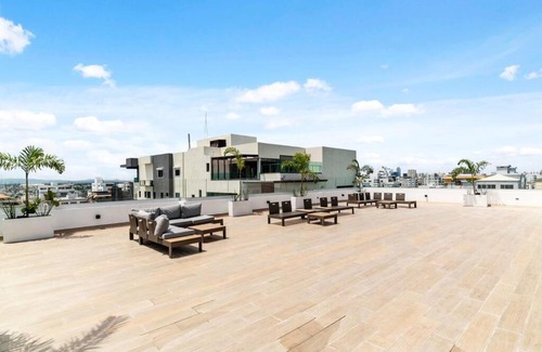 La Julia Apartment | Inviting Family Home with Pool, Gym and Pet-Friendly Perks