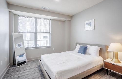 Downtown Cincinnati Apartment | CozySuites at the Banks gym pool 08
