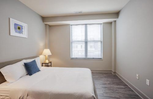 Downtown Cincinnati Apartment | CozySuites at the Banks gym pool 08