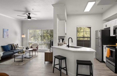 Chandler Apartment | CozySuites Chandler 2BR: Pools, Jacuzzi & Pet Friendly!