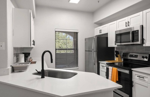 Chandler Apartment | CozySuites Chandler 2BR: Pools, Jacuzzi & Pet Friendly!