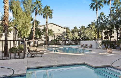 Chandler Apartment | Relaxing Retreat at CozySuites Chandler: Pools & Jacuzzi