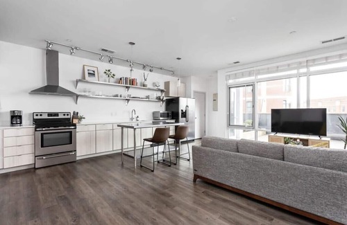 Downtown Indianapolis Apartment | Top-Rated CozySuites: Trendy 1BR, Bottleworks Indy