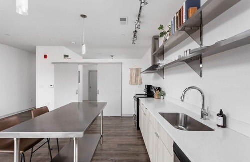 Downtown Indianapolis Apartment | Top-Rated CozySuites: Trendy 1BR, Bottleworks Indy