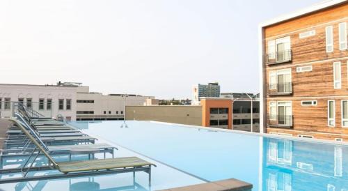 Cole-Noble District Apartment | Inviting CozySuites 1BR Retreat at Monument Circle, Indy