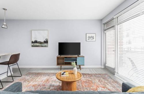 Cole-Noble District Apartment | Inviting CozySuites 1BR Retreat at Monument Circle, Indy