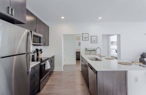 Central Business District Apartment | Cozysuites l Luxe 2BR in Downtown Cincinnati #2