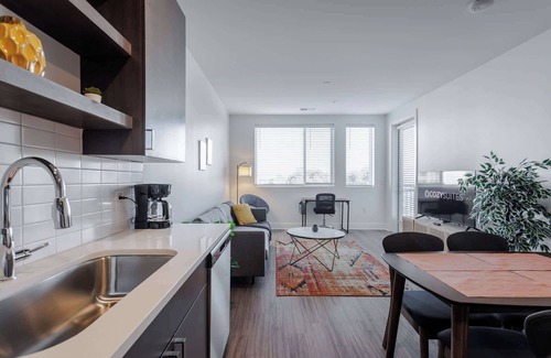 Central Business District Apartment | CozySuites l Luxe 2BR in Downtown Cincinnati #3