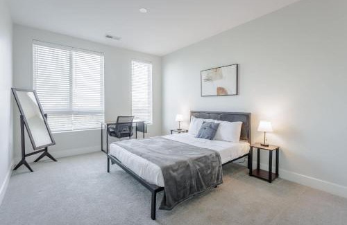Central Business District Apartment | Cozysuites l Luxe 2BR in Downtown Cincinnati #4