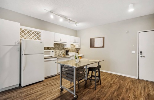 Mill District Apartment | Inviting CozySuites Mill District: Pool, Gym & Pet Friendly