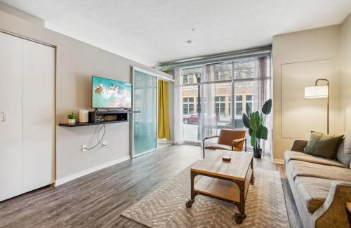 Mill District Apartment | Pet-Friendly CozySuites Mill District with Gym, Rated 8.5/10