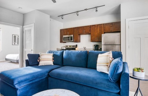 Music Row Apartment | CozySuites Music Row: Pet-Friendly 4-Star Retreat