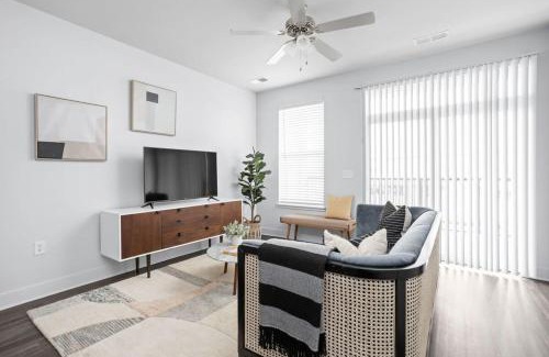 Indianapolis Apartment | Charming CozySuites Nora 2BR with Pool Near Whole Foods