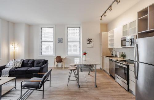 Downtown Cincinnati Apartment | CozySuites Sky Central #14