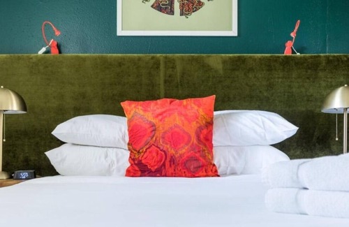 Barton Hills Apartment | Cozysuites Studio Skyline Barton Creek 282