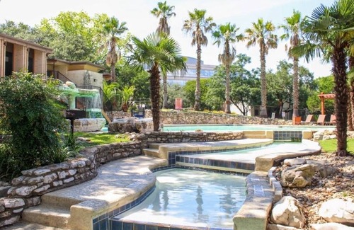 Barton Hills Apartment | Cozysuites Studio Skyline Barton Creek 283