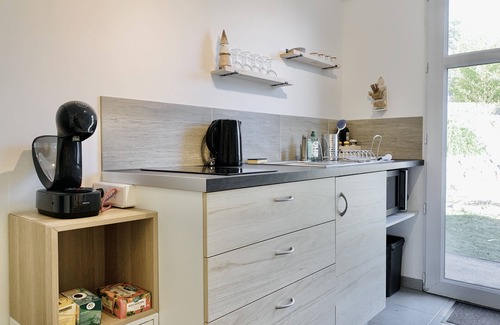 Lumbin Apartment | CP House: Breathtaking Views with Garden and Pet-Friendly Stay
