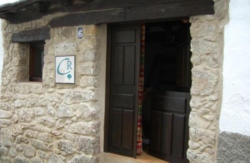 Casas del Castanar House | Pet-Friendly Getaway at Casa Rural La Cueva - 8.4/10 Rating