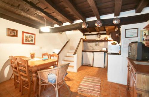 Casas del Castanar House | Pet-Friendly Getaway at Casa Rural La Cueva - 8.4/10 Rating