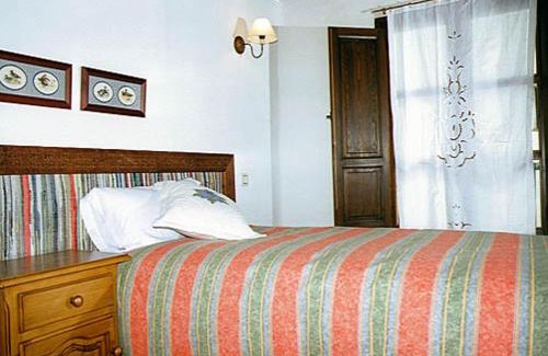 Casas del Castanar House | Pet-Friendly Getaway at Casa Rural La Cueva - 8.4/10 Rating