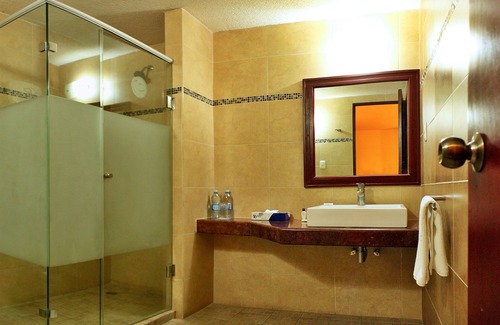Centro de la Ciudad Hotel | Relaxing Retreat at CR Tehuacan with Spa and Dining