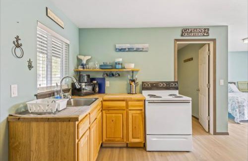 Raymond House | Cozy Crab Pot Condo: Pet-Friendly Retreat with High Ratings