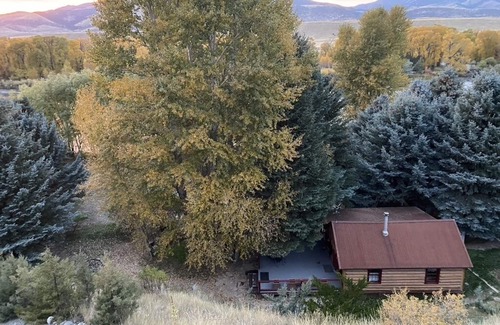 Livingston Cabin | Tranquil Crabapple Cabin by the Yellowstone River - 10/10