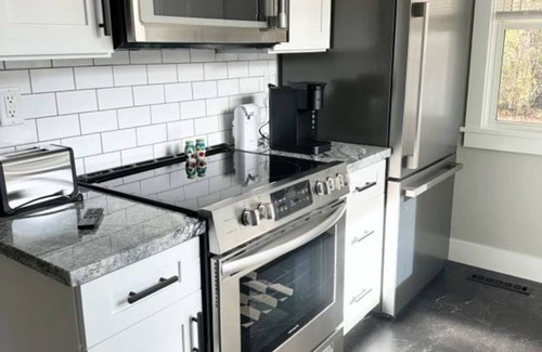 Hesston Cottage | Cozy Crabapple Cottage: Guest Rated 9.8 with Ocean View