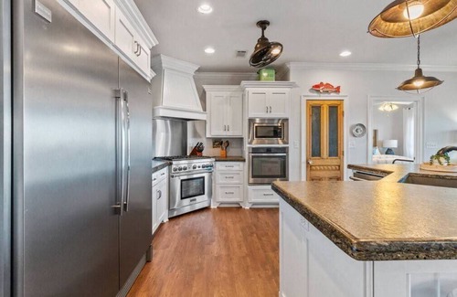 Hackberry House | Waterfront Crabbit Cabin: 10/10 Rated & Pet Friendly Getaway